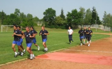 Мъри дава почивка на футболистите, напуска лагера