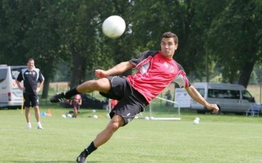 Рангелов титуляр при успех над Лийдс