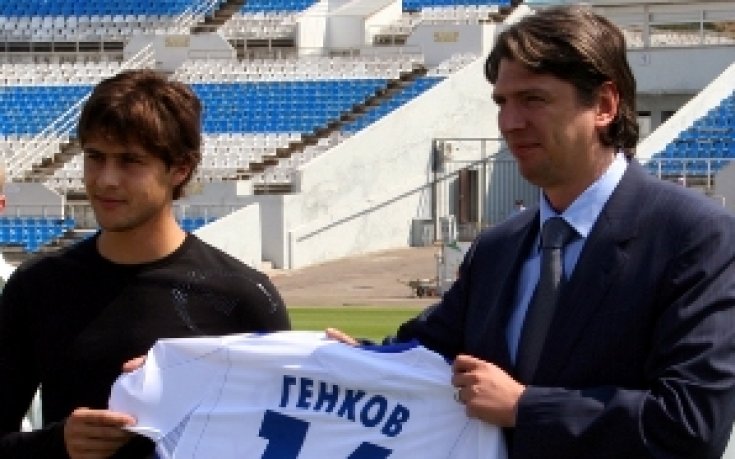 Генков влиза и пак излиза при победа на Динамо