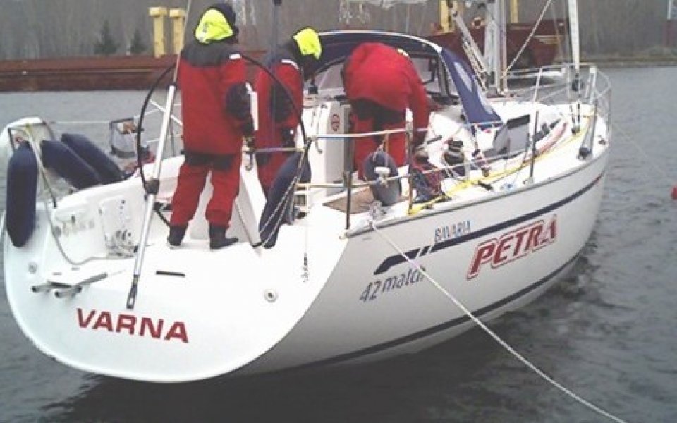 Пепа Мавродиева и екипажът на яхта „Петра” №1 на Варна за август