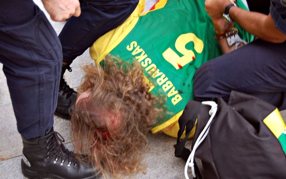 Литовски фен пребит от полицията в Испания