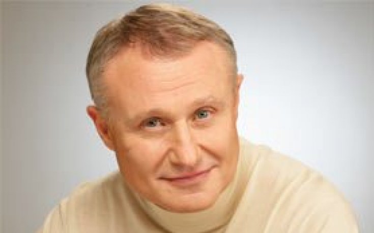 Украйна единодушно преизбра „подкупващия” Суркис