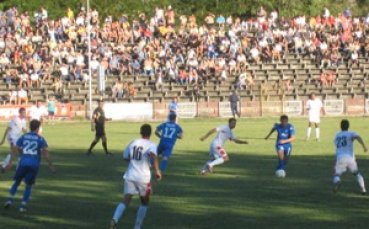 Бела задълбочи кризата в Левски след 0:0 в Петрич