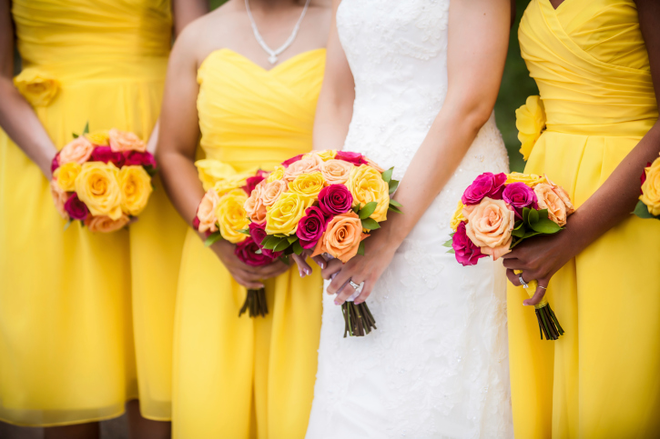 Професионални шаферки - Професионалните шаферки придружават булката в най-важния за нея ден - сватбата. Наемането на шаферки е една от последните тенденции сред младоженците. Според бройката, цената е между 300 до 2 000 долара.