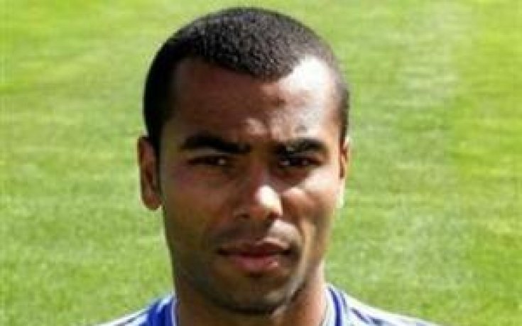 Ашли Коул го гонела параноята