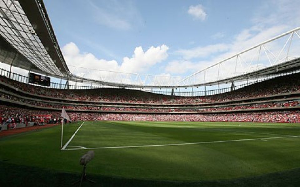 Арсенал иска домакинство на финал за Купата на УЕФА