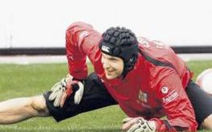 Чех с разкъсан мускул, връща се до месец