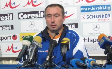 Стоилов: Съставът не ми е ясен, Зе е картотекиран