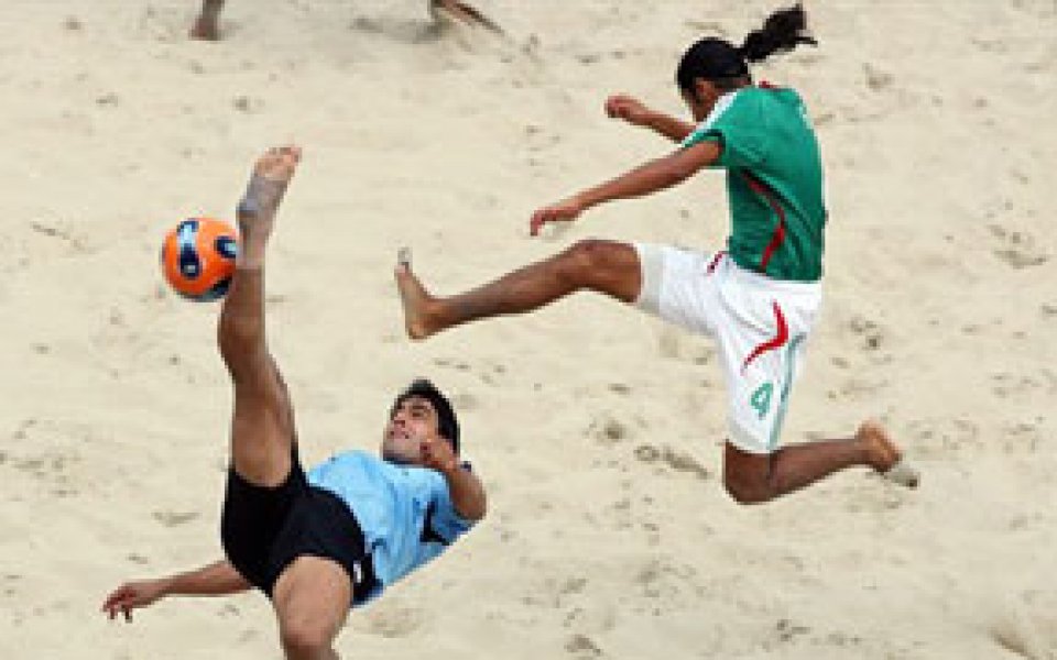 Бразилия – Мексико е финалът на световното по плажен футбол
