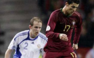 Португалия не успя да победи Финландия, но се класира за Евро 2008