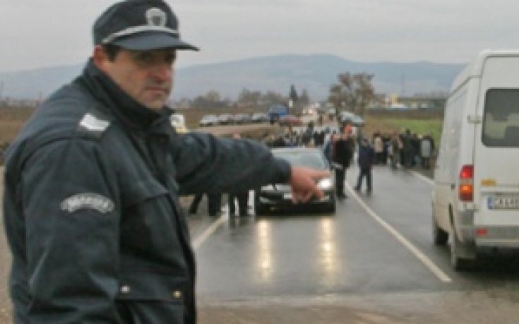 Фенове на Локо Пд обират бензиностанция