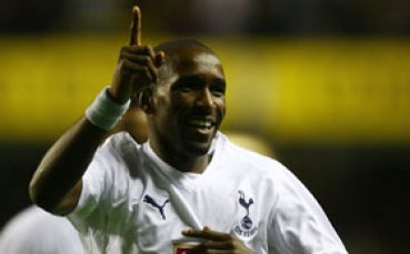 Дефоу подписва нов договор с Тотнъм