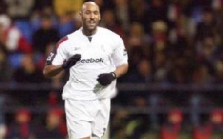 Сити дава отпор на Челси за Анелка