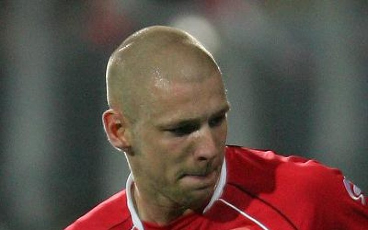 Болтън привлече исландски национал