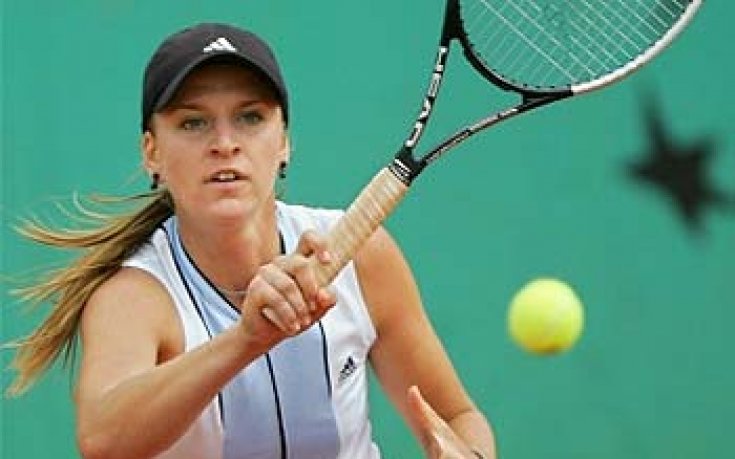 Сесил се класира за четвъртфиналите в Съпрайз