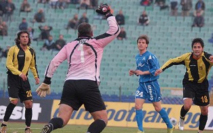 Кален терен мести контрола на Ботев