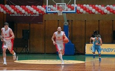 Македонци биха свои в контрола на Лукойл