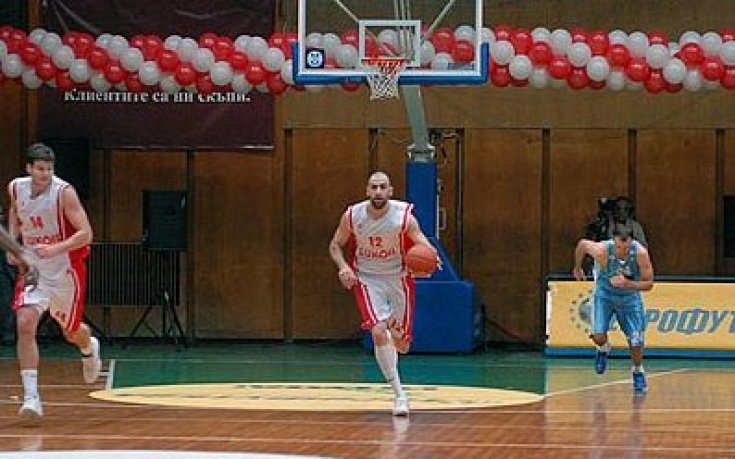 Македонци биха свои в контрола на Лукойл