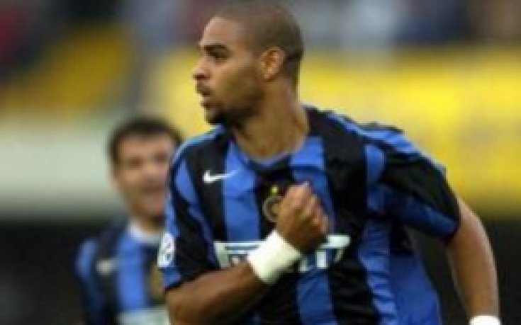 Интер наглежда Адриано в Бразилия