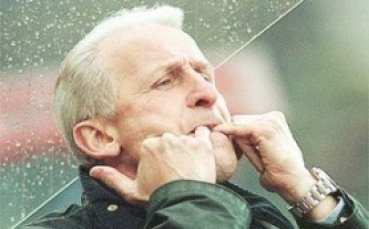 Милионер плаща половината заплата на Трапатони