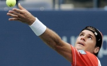 Хаас и Дейвънпорт с лесни победи в Мемфис