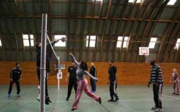 Женски затвор приюти волейболисти