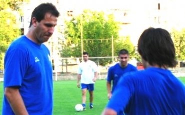 Черноморец победи Поморие, Херо гледа новите