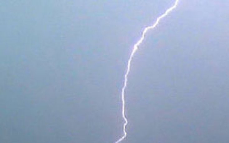 Футболист оцеля, след като бе поразен от светкавица