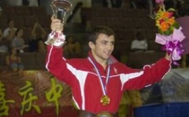 Великов и Бързаков на 1/4-финали на европейското