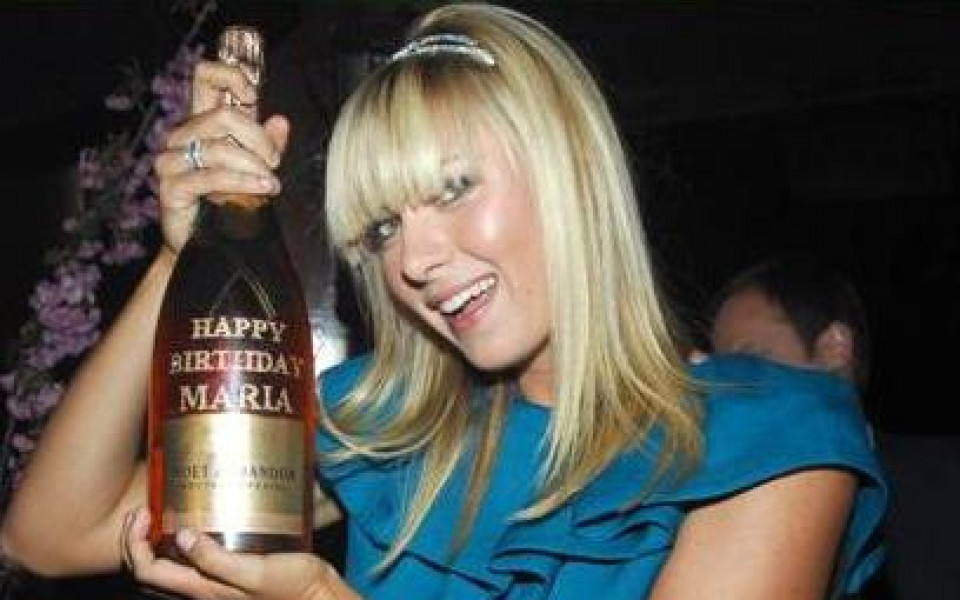 Мария Шарапова отпразнува рождения си ден в нощен клуб