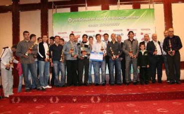 12 са номинираните за Футболист на футболистите