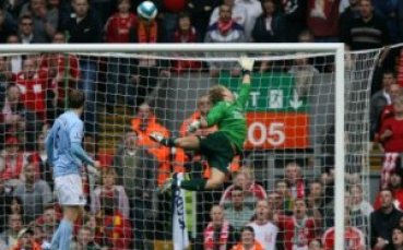 Петров и компания на колене пред Ливърпул