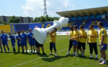 Китаец, играл срещу момичета в защитата срещу Левски
