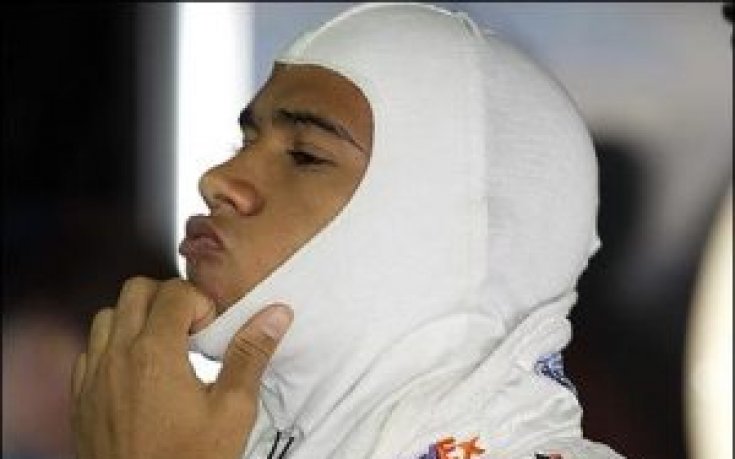 Хамилтън и Ковалайнен с нови каски