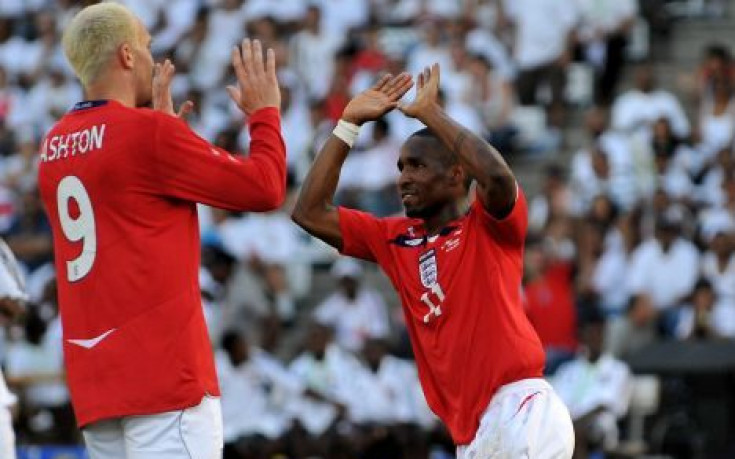 Дефоу вкара два на Тринидад и Тобаго