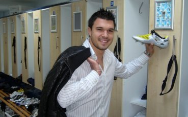 Торино стартира преговори за Валери Божинов