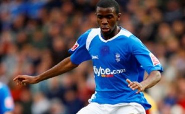 Муамба подписа с Болтън