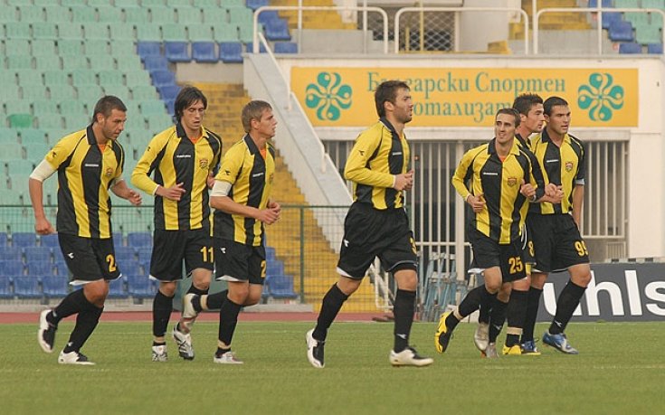 Георги Данов подписа 3-годишен договор с Локо Пд