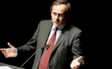Платини дава три месеца на Украйна за Евро 2012