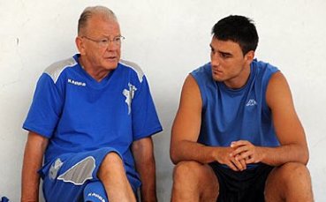 Съперник на България с проблеми