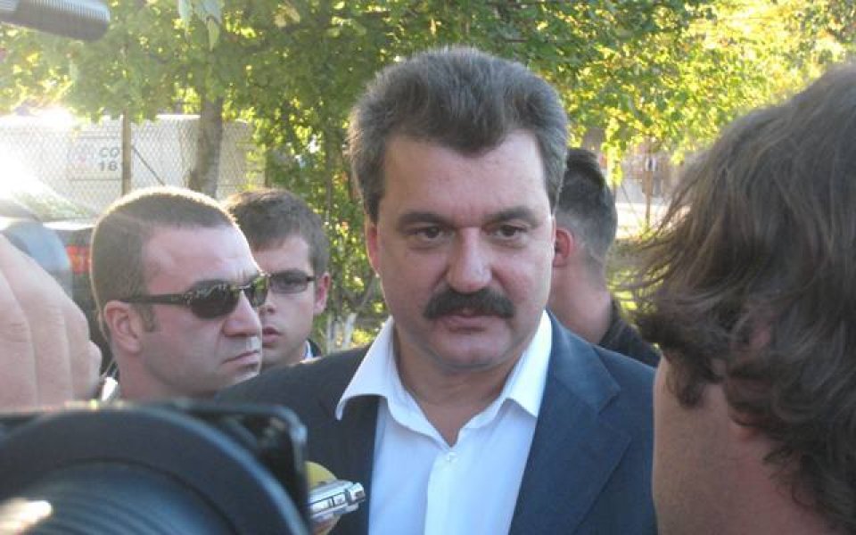 Тодор Батков: Глобявам всички с по една заплата