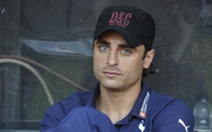 Бербатов видян на летище в Лондон, среща се с Марк Хюз