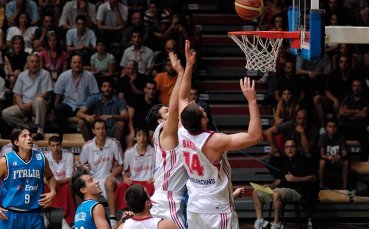 Пак пътуване за баскетболистите, национал не яде заради вярата си