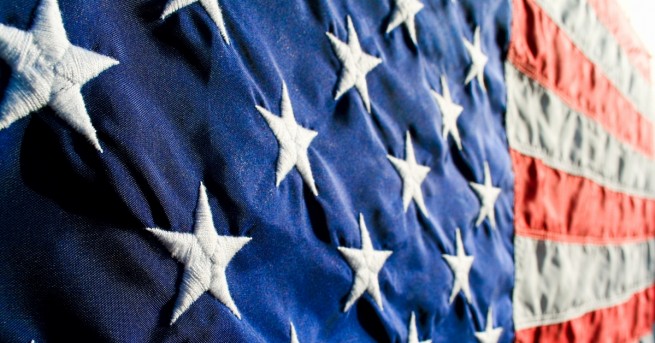 Западната демократична система е аплодирана от развития свят като почти