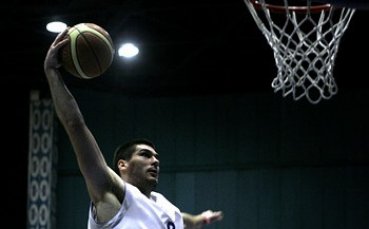 Левски би Аполон след две продължения