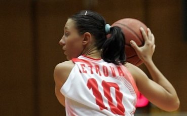 Теодора Петрова отново в Славия