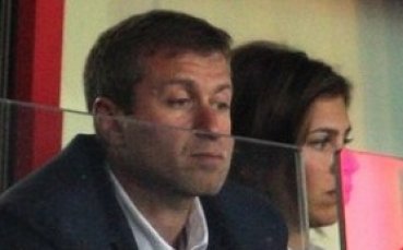 Абрамович притеснен, отлага сватбата си с Даша