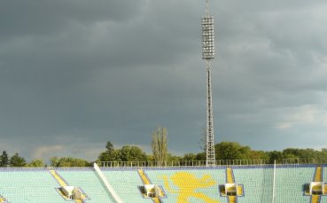 Стюарди пазят сектори Б и Г на мача с Италия