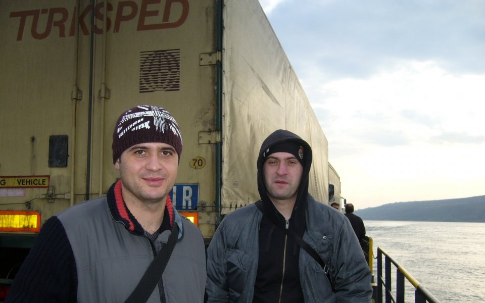 ЧРД на ферибот! Профи-дълг хвана Иво на границата с Румъния