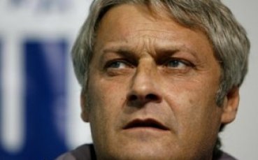 Щутгарт уволни Армин Вее